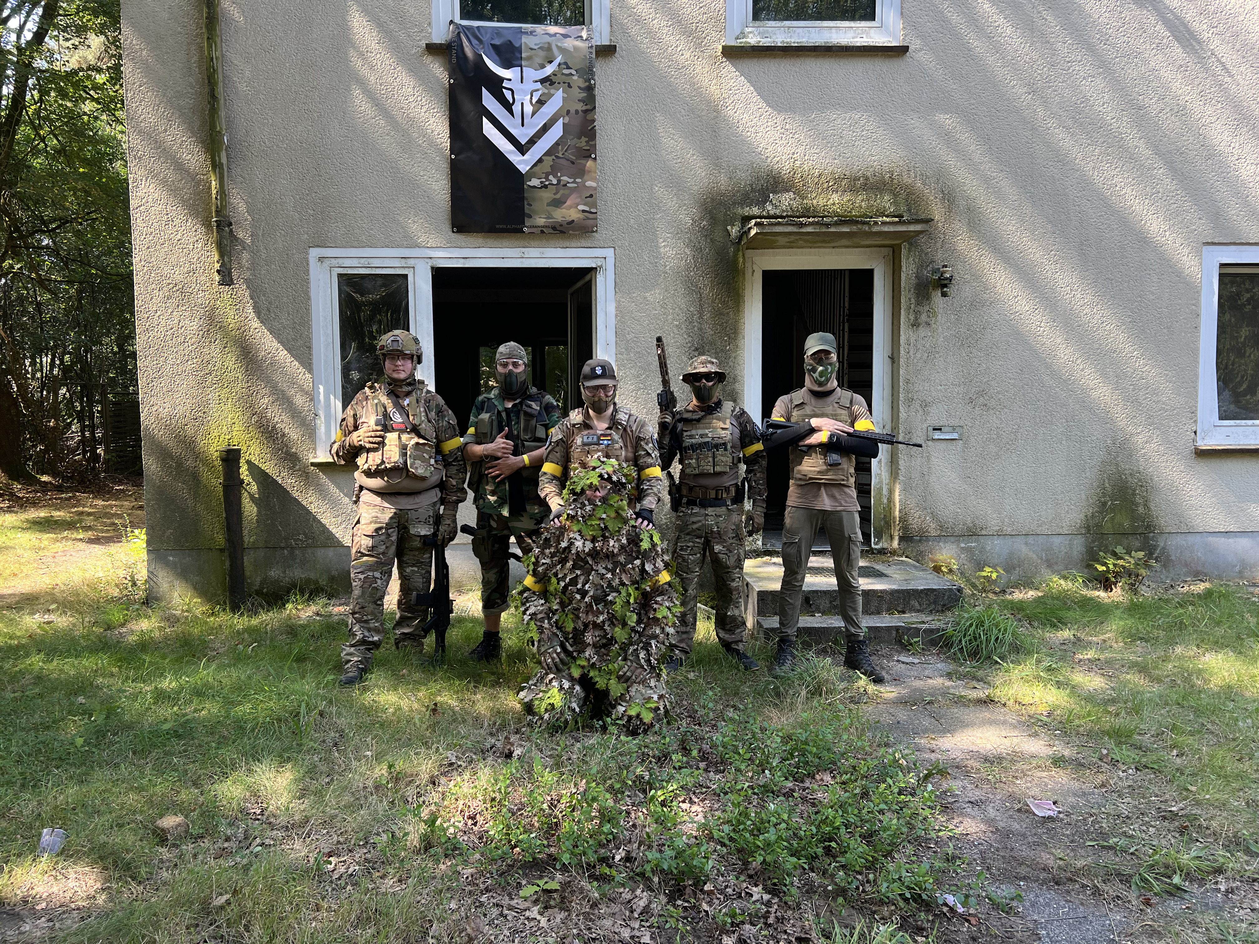 Gruppenfoto der ALPHA FORCE RANGER AFR auf dem Airsoft Spielfeld in Weeze Airsoftevents Weeze